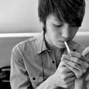 男生忧伤抽烟头像图片_WWW.WHOISQQ.COM