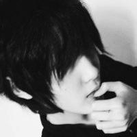 男生忧伤抽烟头像图片_WWW.WHOISQQ.COM