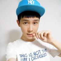 qq齐刘海男生头像图片_WWW.WHOISQQ.COM