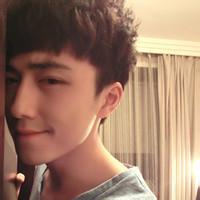 笑得灿烂的男生头像图片_WWW.WHOISQQ.COM