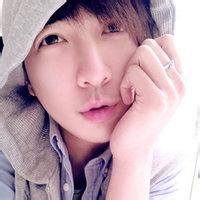 笑得灿烂的男生头像图片_WWW.WHOISQQ.COM