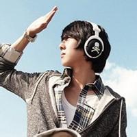 男生耳机头像图片_WWW.WHOISQQ.COM