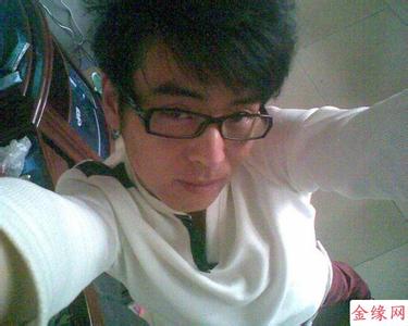 男生带小眼镜头像图片_WWW.WHOISQQ.COM