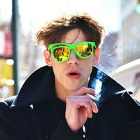 男生带小眼镜头像图片_WWW.WHOISQQ.COM