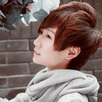 短发气质男生头像图片_WWW.WHOISQQ.COM