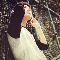 阳光吉他背景男生头像图片_WWW.WHOISQQ.COM
