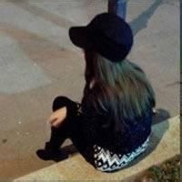 男生走在马路上的头像图片_WWW.WHOISQQ.COM