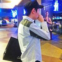 qq男生背包头像图片_WWW.WHOISQQ.COM