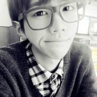 镜子男生头像图片_WWW.WHOISQQ.COM