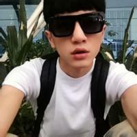 墨镜短发男生头像图片_WWW.WHOISQQ.COM