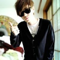 墨镜短发男生头像图片_WWW.WHOISQQ.COM