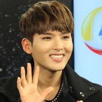 墨镜短发男生头像图片_WWW.WHOISQQ.COM