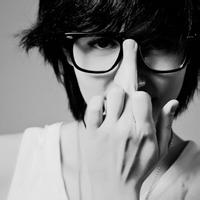 半遮面男生头像图片_WWW.WHOISQQ.COM