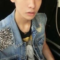 半遮面男生头像图片_WWW.WHOISQQ.COM