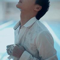 白衬衫男生头像图片不露头_WWW.WHOISQQ.COM
