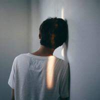 睡觉中的男生头像图片_WWW.WHOISQQ.COM