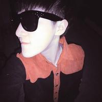 qq头像图片戴眼睛男生冷酷_WWW.WHOISQQ.COM