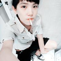 窗外发呆男生头像图片_WWW.WHOISQQ.COM