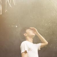 qq头像图片男生白衬衫吧_WWW.WHOISQQ.COM