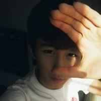 阳光男生短发头像图片_WWW.WHOISQQ.COM