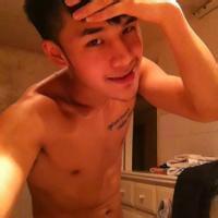 男生穿背心的头像图片_WWW.WHOISQQ.COM