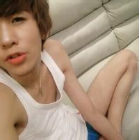 男生穿背心的头像图片_WWW.WHOISQQ.COM