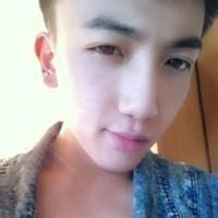 男生穿背心的头像图片_WWW.WHOISQQ.COM