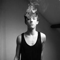 qq头像图片抽烟男生欧美_WWW.WHOISQQ.COM