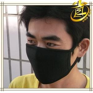 戴黑色口罩男生头像图片_WWW.WHOISQQ.COM