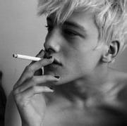 qq头像图片抽烟男生欧美_WWW.WHOISQQ.COM