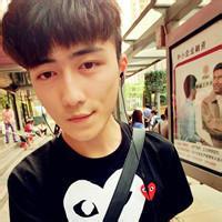 坐在球桌上的男生头像图片_WWW.WHOISQQ.COM