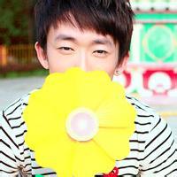 带花的男生头像图片欧美_WWW.WHOISQQ.COM