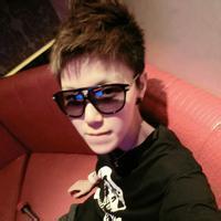 带墨镜的男生qq头像图片_WWW.WHOISQQ.COM