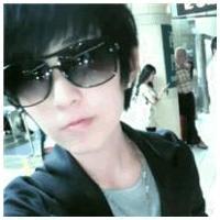 带墨镜的男生qq头像图片_WWW.WHOISQQ.COM