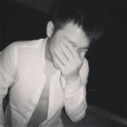 男生脸向左边扭的头像图片_WWW.WHOISQQ.COM