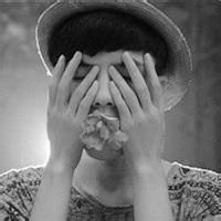 男生脸向左边扭的头像图片_WWW.WHOISQQ.COM
