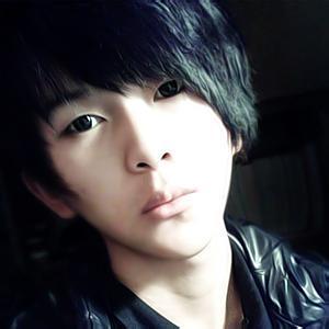 qq男生黑灰头像图片_WWW.WHOISQQ.COM
