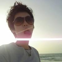 qq头像图片墨镜男生全图_WWW.WHOISQQ.COM
