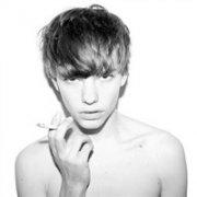 男生下雪头像图片_WWW.WHOISQQ.COM