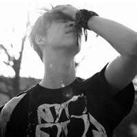 戴眼镜成熟男生头像图片_WWW.WHOISQQ.COM