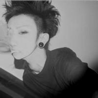 成熟头像图片 男生 手势枪_WWW.WHOISQQ.COM