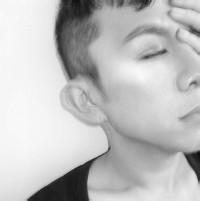 qq手势标志男生头像图片_WWW.WHOISQQ.COM