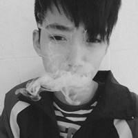 拿烟男生霸气拽头像图片_WWW.WHOISQQ.COM