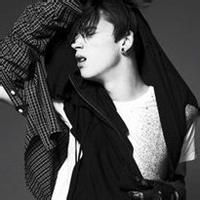 拿烟男生霸气拽头像图片_WWW.WHOISQQ.COM