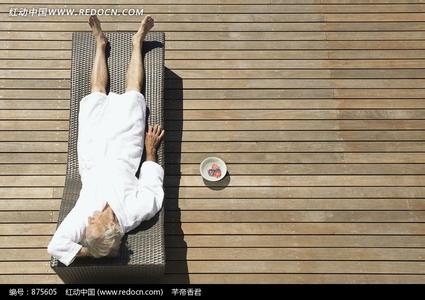 男生头枕手头像图片_WWW.WHOISQQ.COM