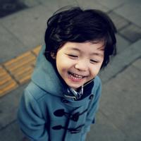 娃娃脸的男生头像图片_WWW.WHOISQQ.COM