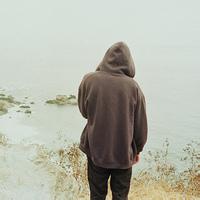 男生背影带帽头像图片_WWW.WHOISQQ.COM