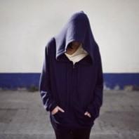 男生带连衣帽头像图片_WWW.WHOISQQ.COM