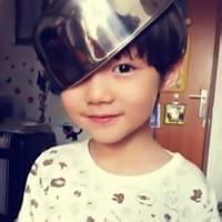 看书的男生头像图片_WWW.WHOISQQ.COM