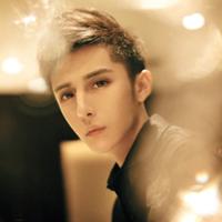 看书的男生头像图片_WWW.WHOISQQ.COM